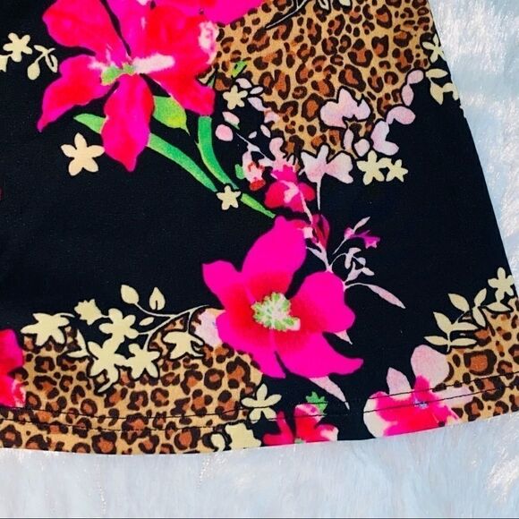 Victoria Secrets lined and padded halter swim top - Picture 4 of 8